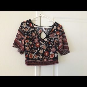 Floral V-neck Crop top open in back